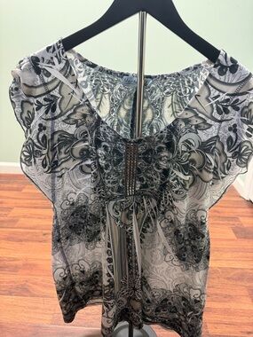 Black & White Floral Paisley Flutter Sleeve Top